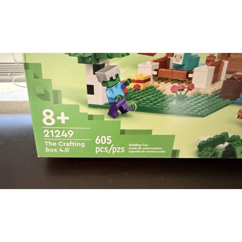 LEGO Minecraft The Crafting Box 4.0 21249 Building Toy Set 605 Pieces Ages 8+
